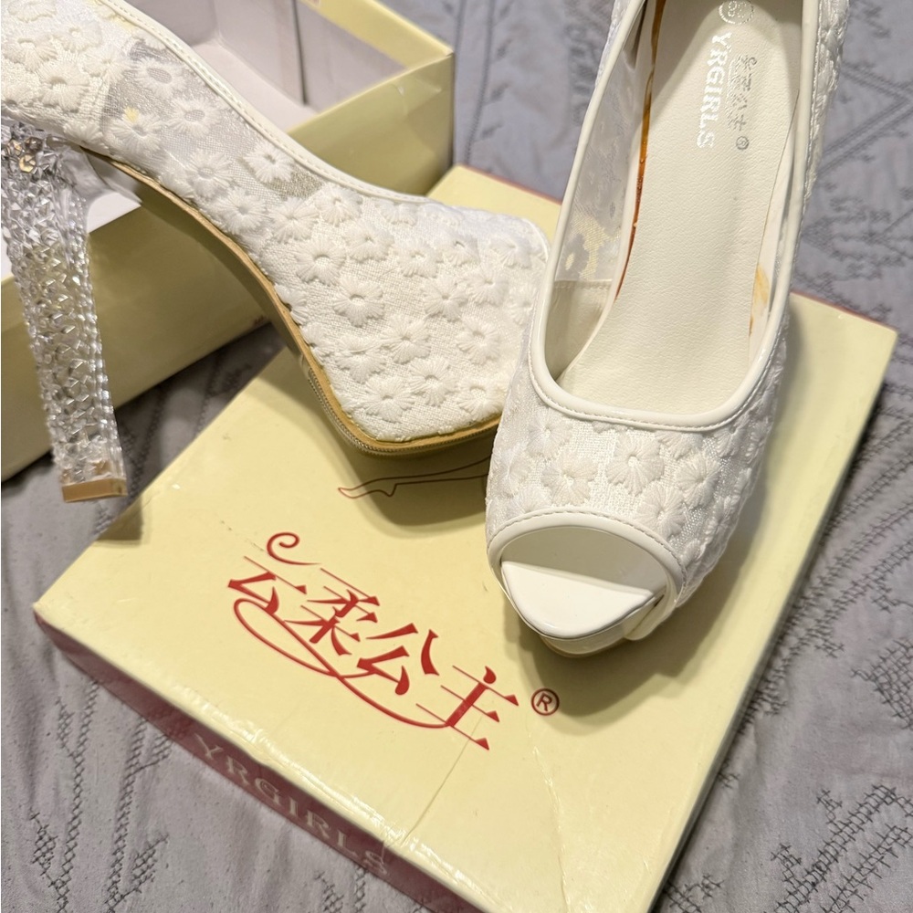 Elegant White Lace Peep-Toe High Heels by